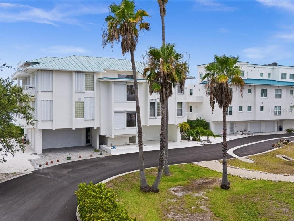 Property Photo: 8041 Bay Pointe Drive FL 34224