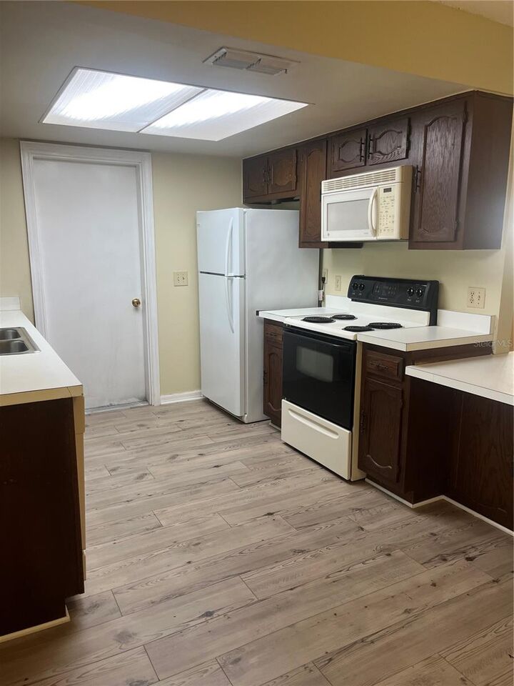 Property Photo: 1506 E 1st Avenue FL 32757