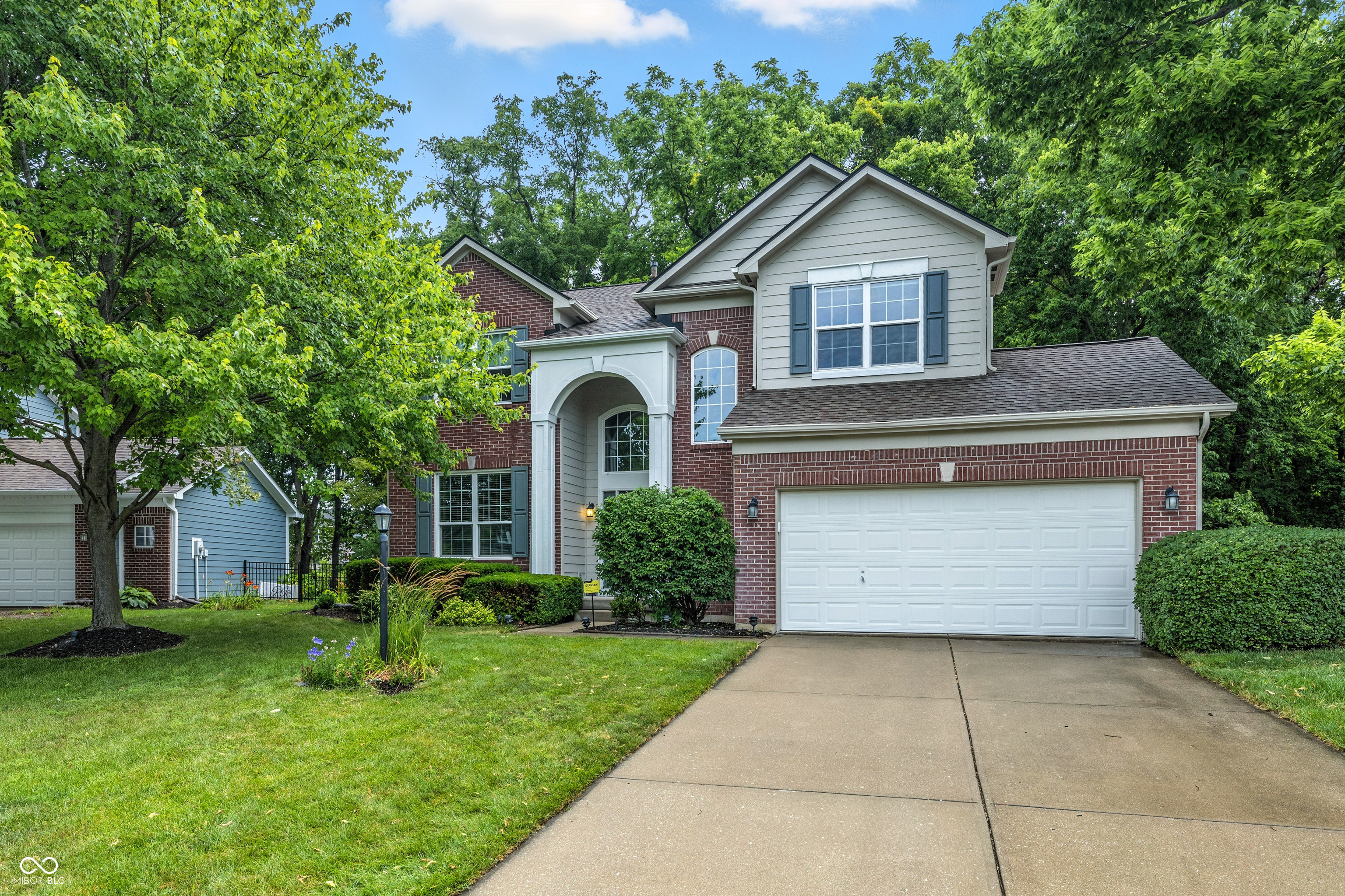 Property Photo: 8612 Weaver Woods Place IN 46038