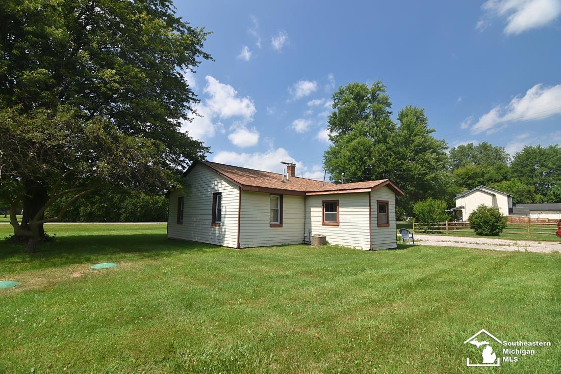 Property Photo: 13493 Dixon Road MI 48131