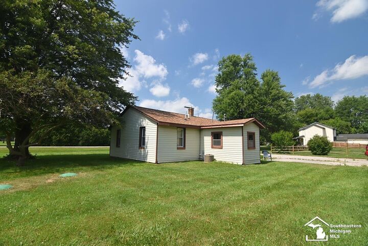 Property Photo: 13493 Dixon Road MI 48131
