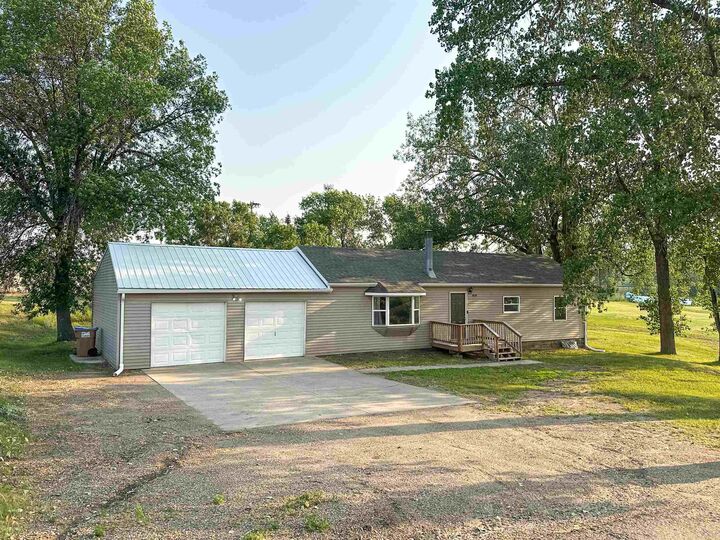 3038 9th Ave SE  Minot ND 58701 photo
