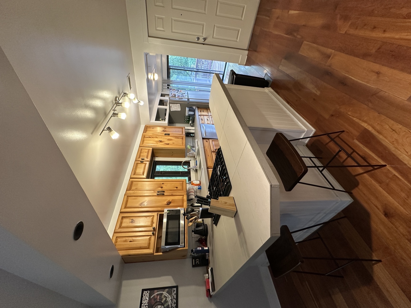 Property Photo: 2128 N Hoyne Avenue 2 IL 60647