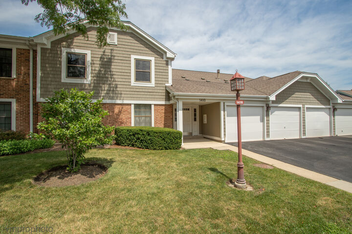 1418 Seven Pines Road C2  Schaumburg IL 60193 photo