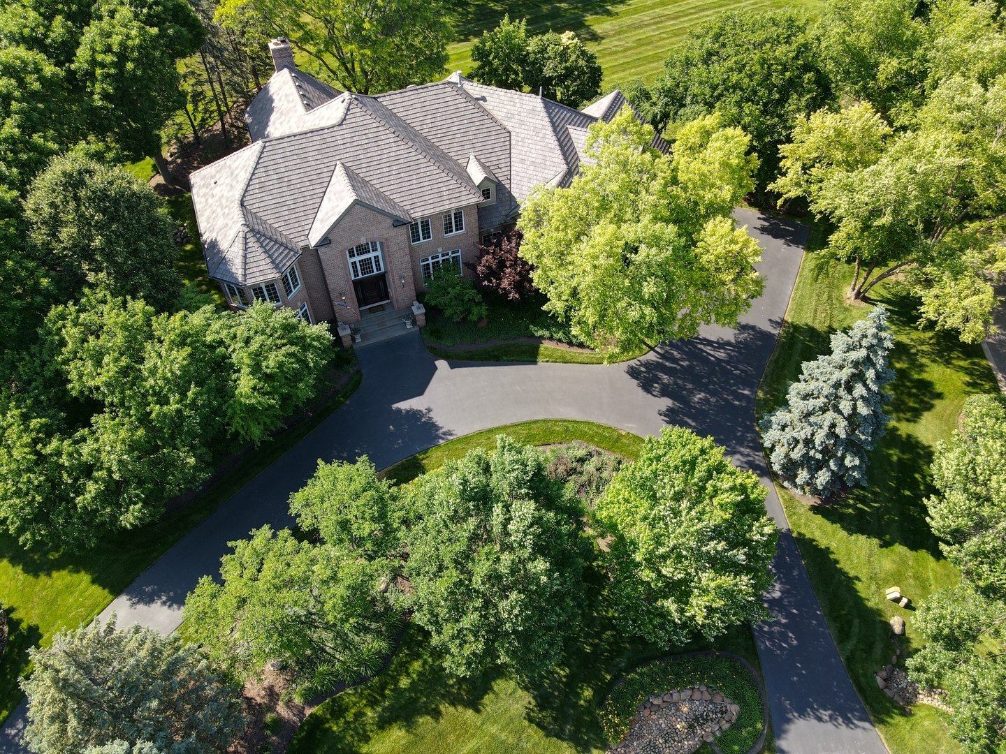 Property Photo: 110 Hillshire Drive IL 60010