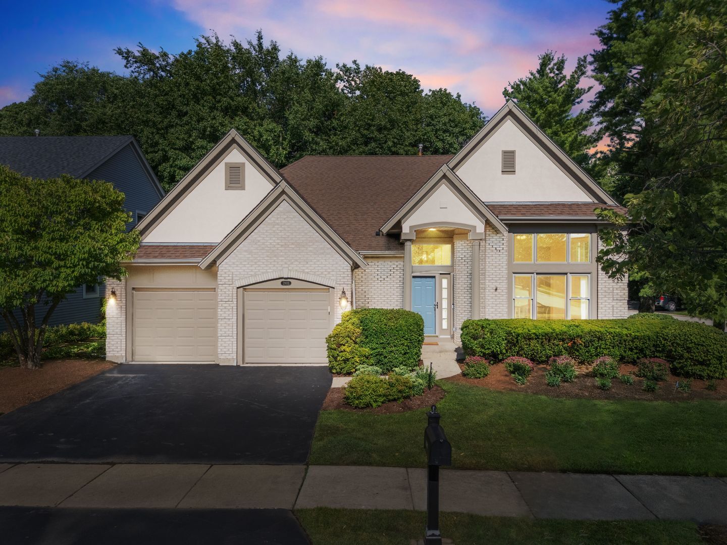 Property Photo: 2803 Wildflower Court IL 60026