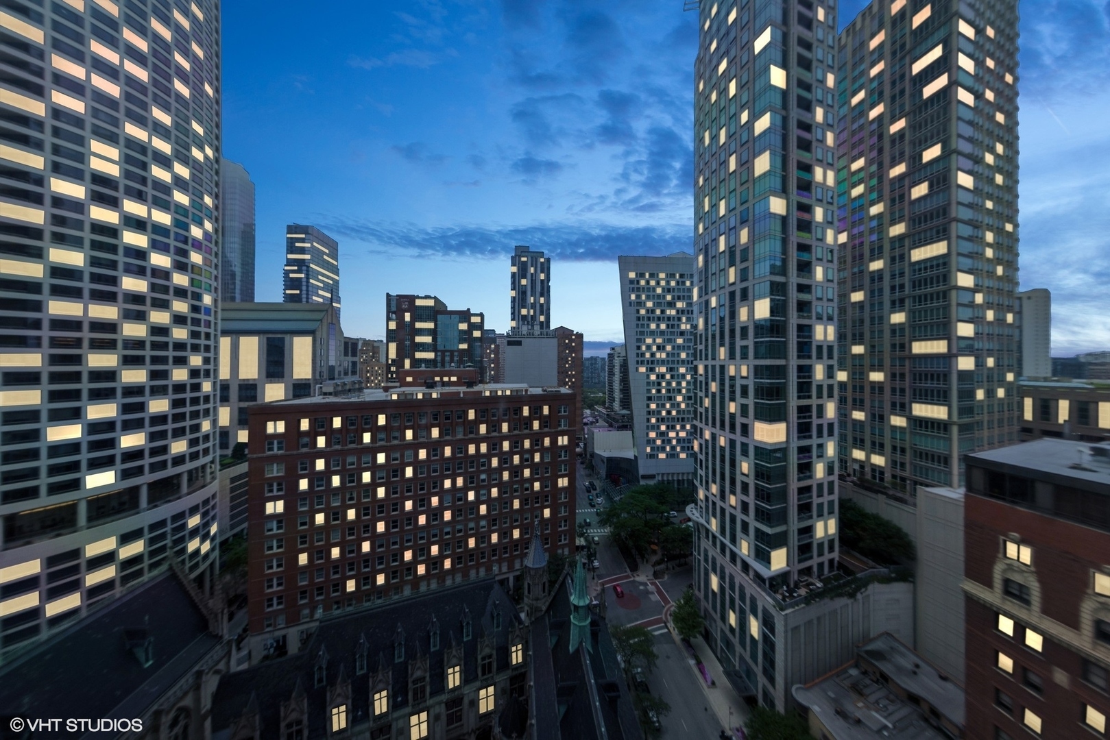 Property Photo: 111 E Chestnut Street 21B IL 60611