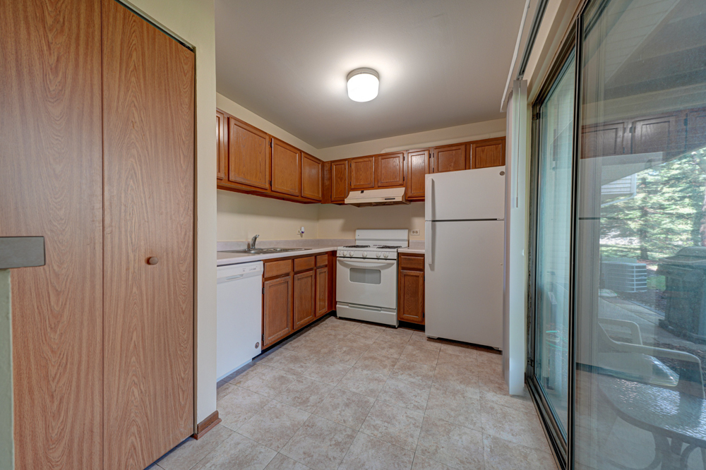 Property Photo: 556 E Shagbark Lane C IL 60107