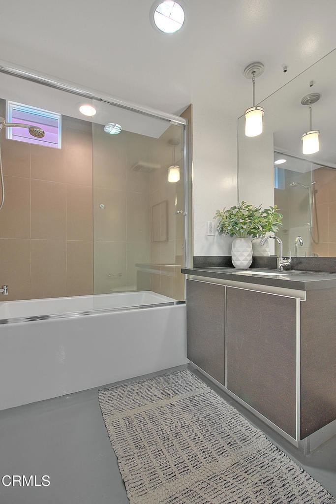 Property Photo: 133 S Los Robles Avenue 205 CA 91101