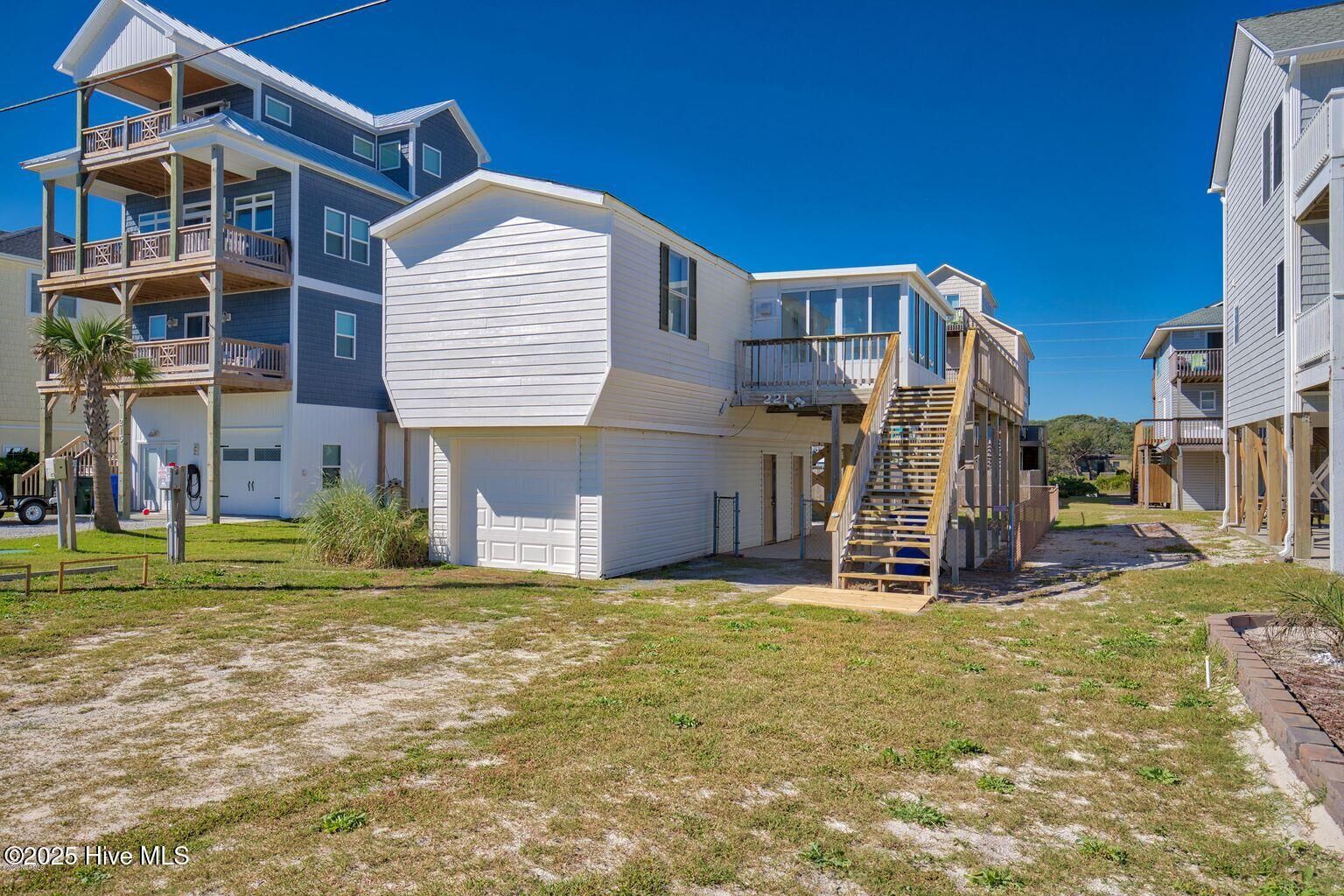 Property Photo: 221 Topsail Road NC 28460
