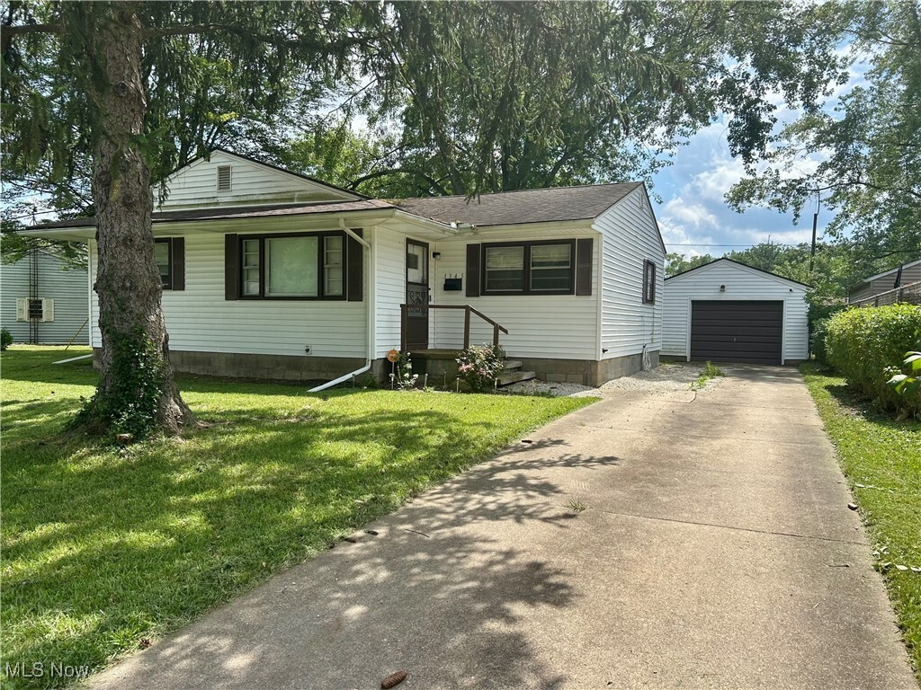 Property Photo: 1345 Autumn Drive NW OH 44485