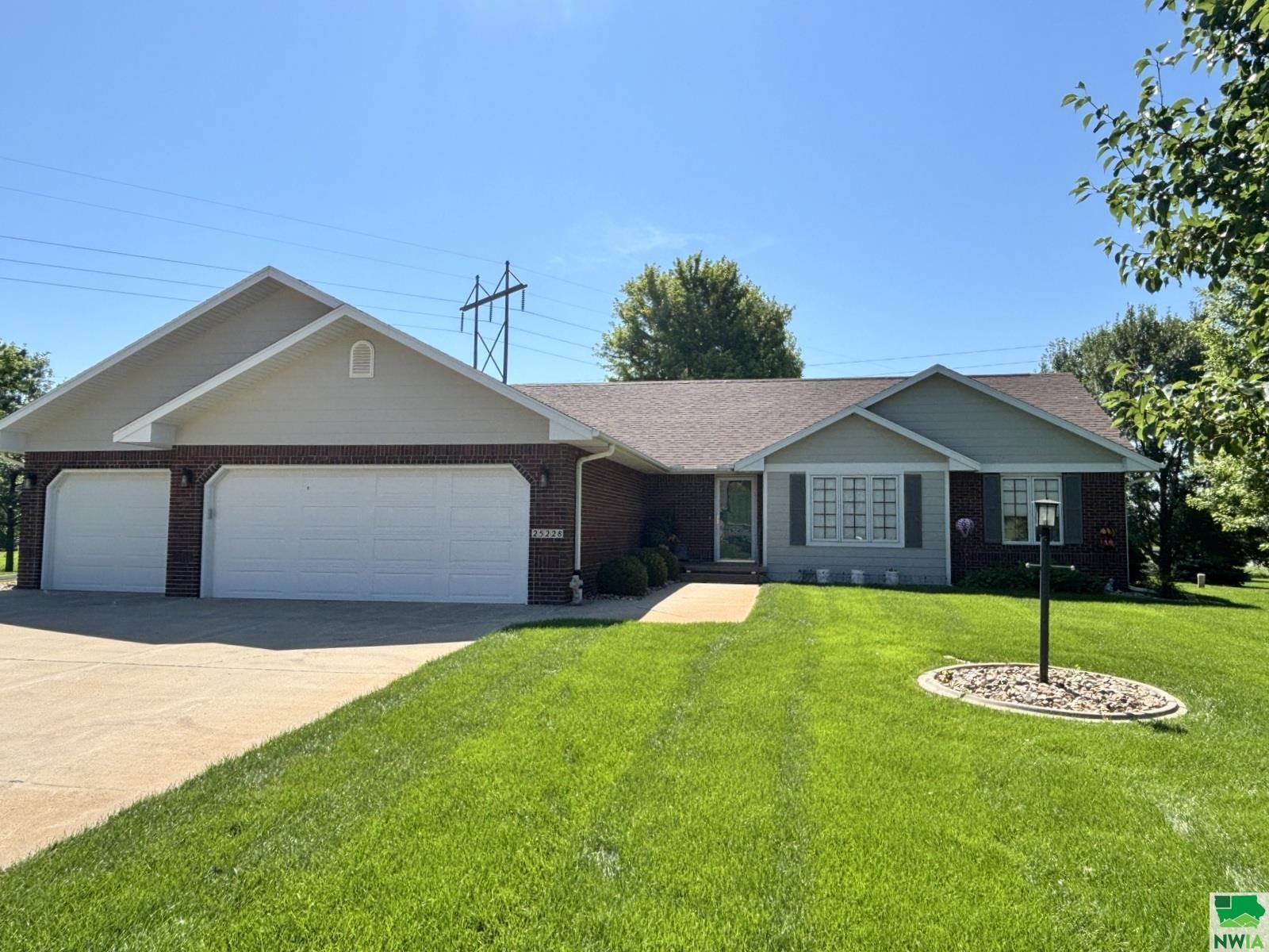 25228 Corwin Court  Sioux City IA 51108 photo