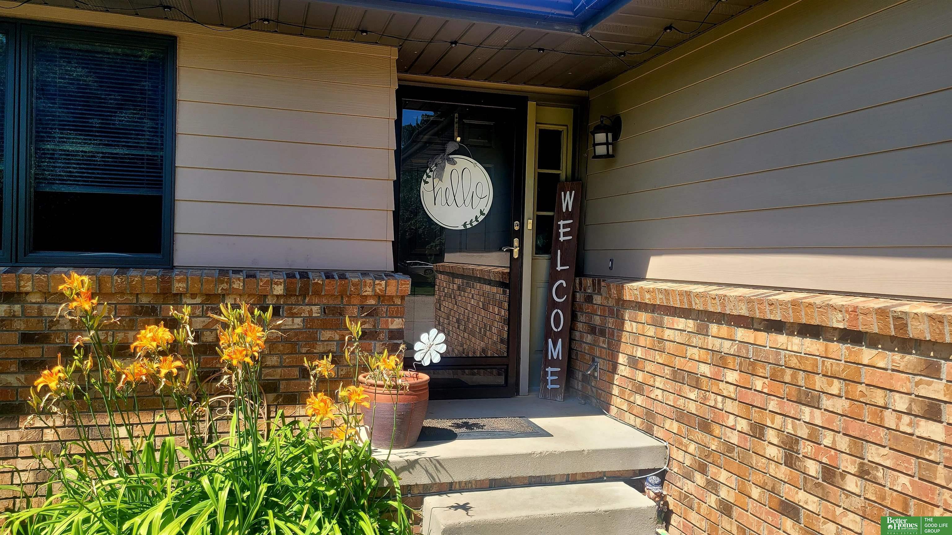 Property Photo: 1719 E 15th Street NE 68467