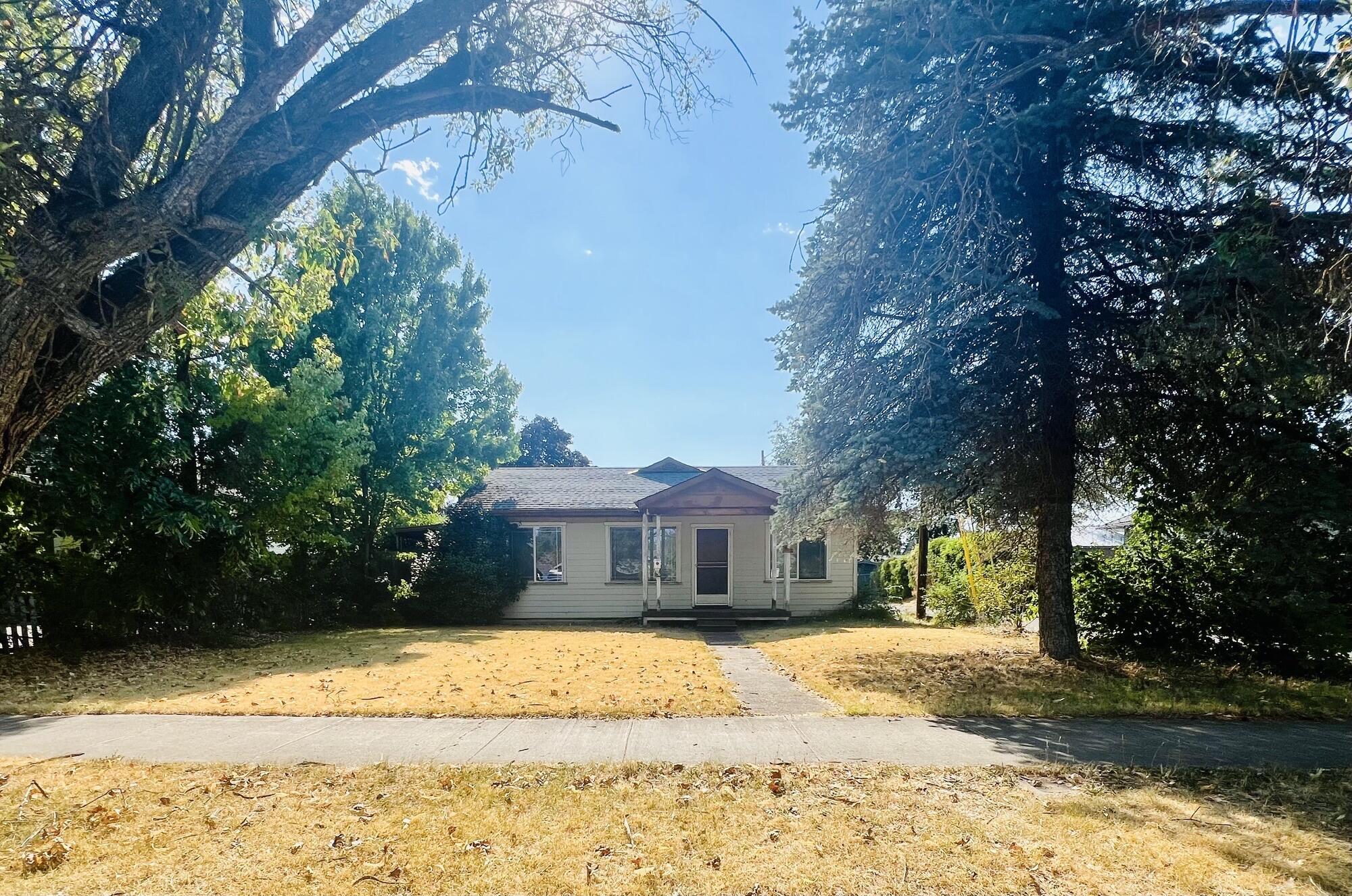 Property Photo: 512 King Street OR 97501