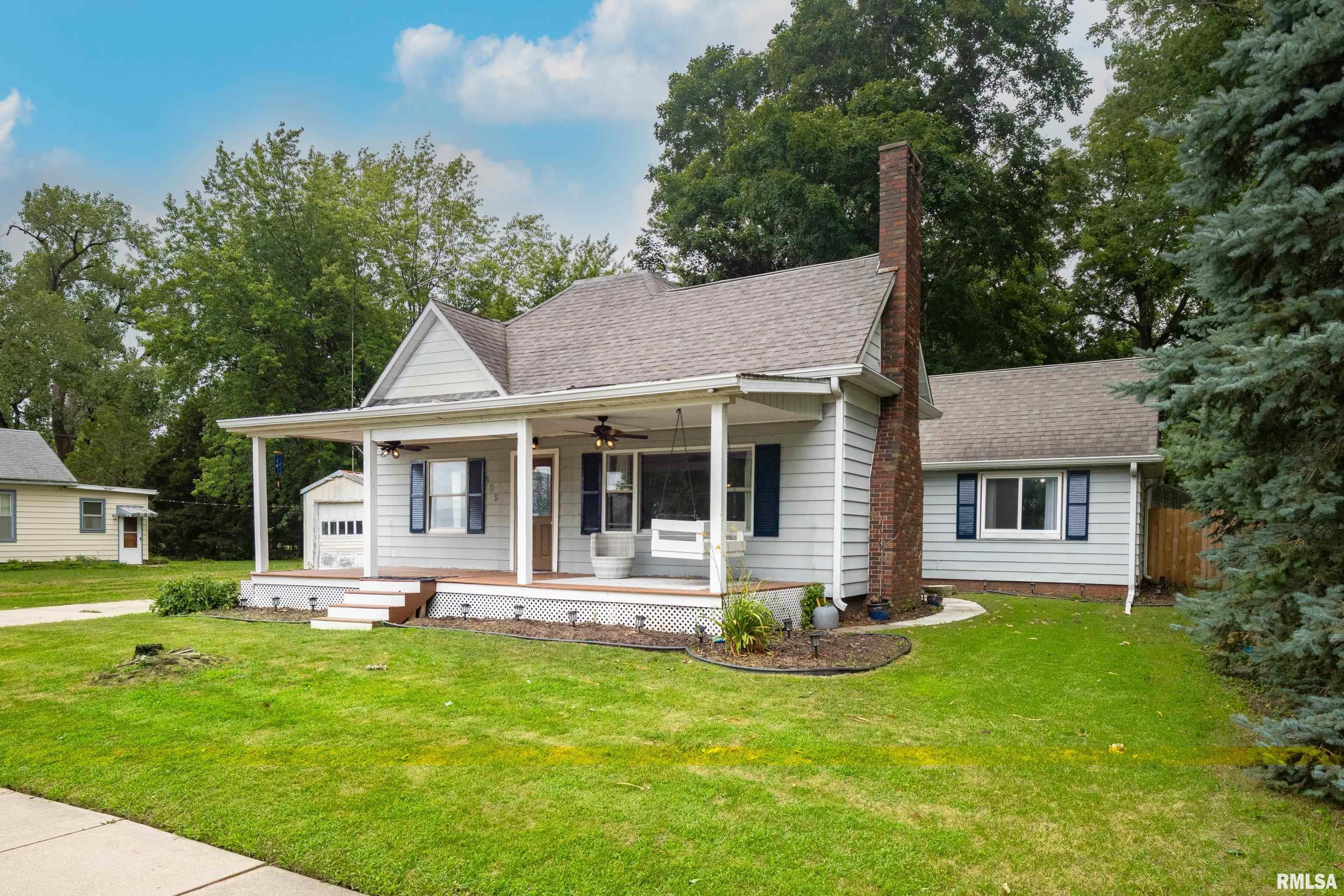 Property Photo: 805 W 3rd Street IL 61734