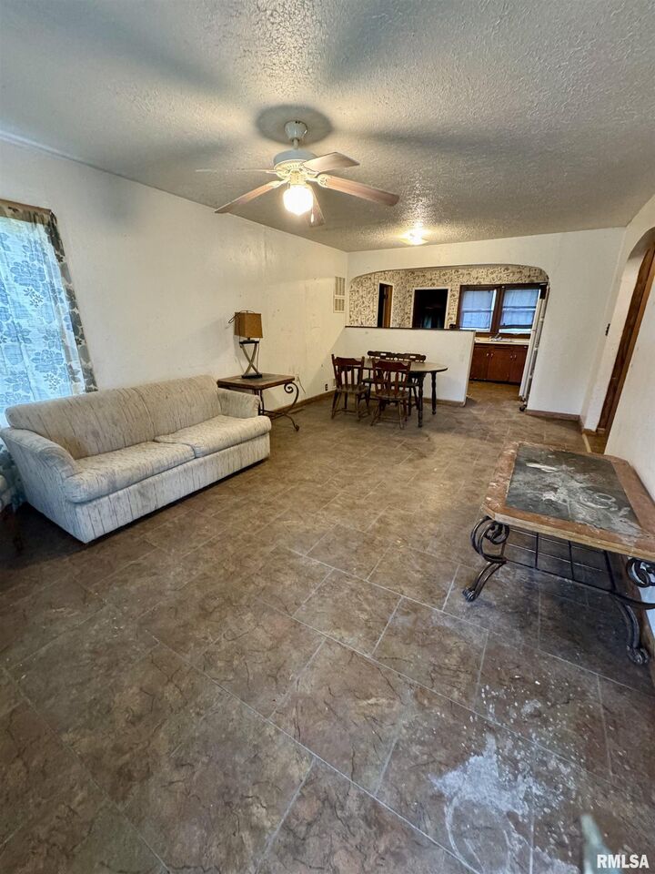 Property Photo:  605 Gragg Street  IL 62801 