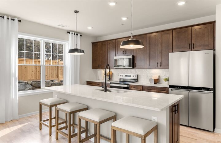 Property Photo:  6 Stratton Drive 3307  MA 01801 