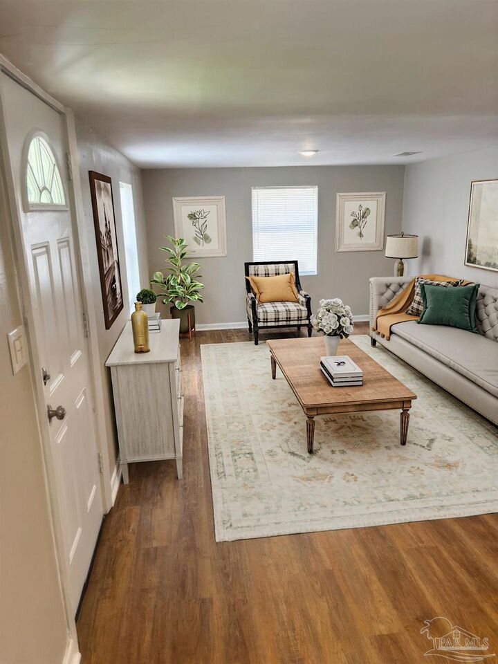 Property Photo: 1100 Wayne Ave FL 32507