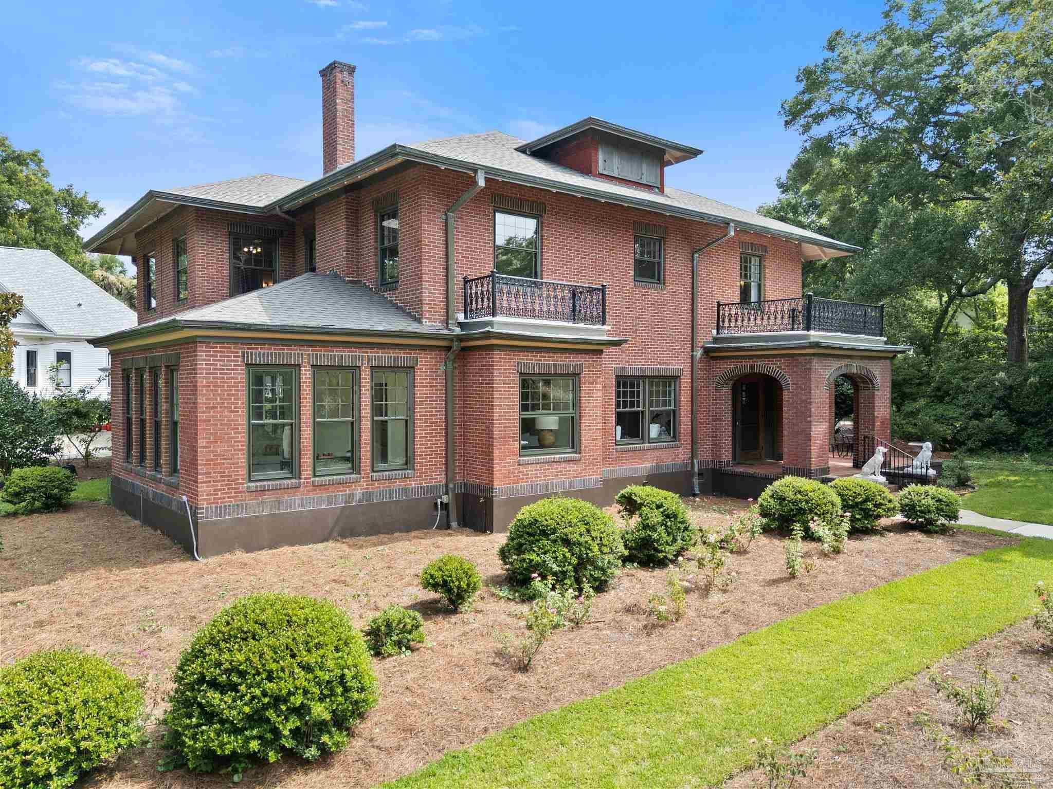 Property Photo:  312 W Gonzalez St  FL 32501 