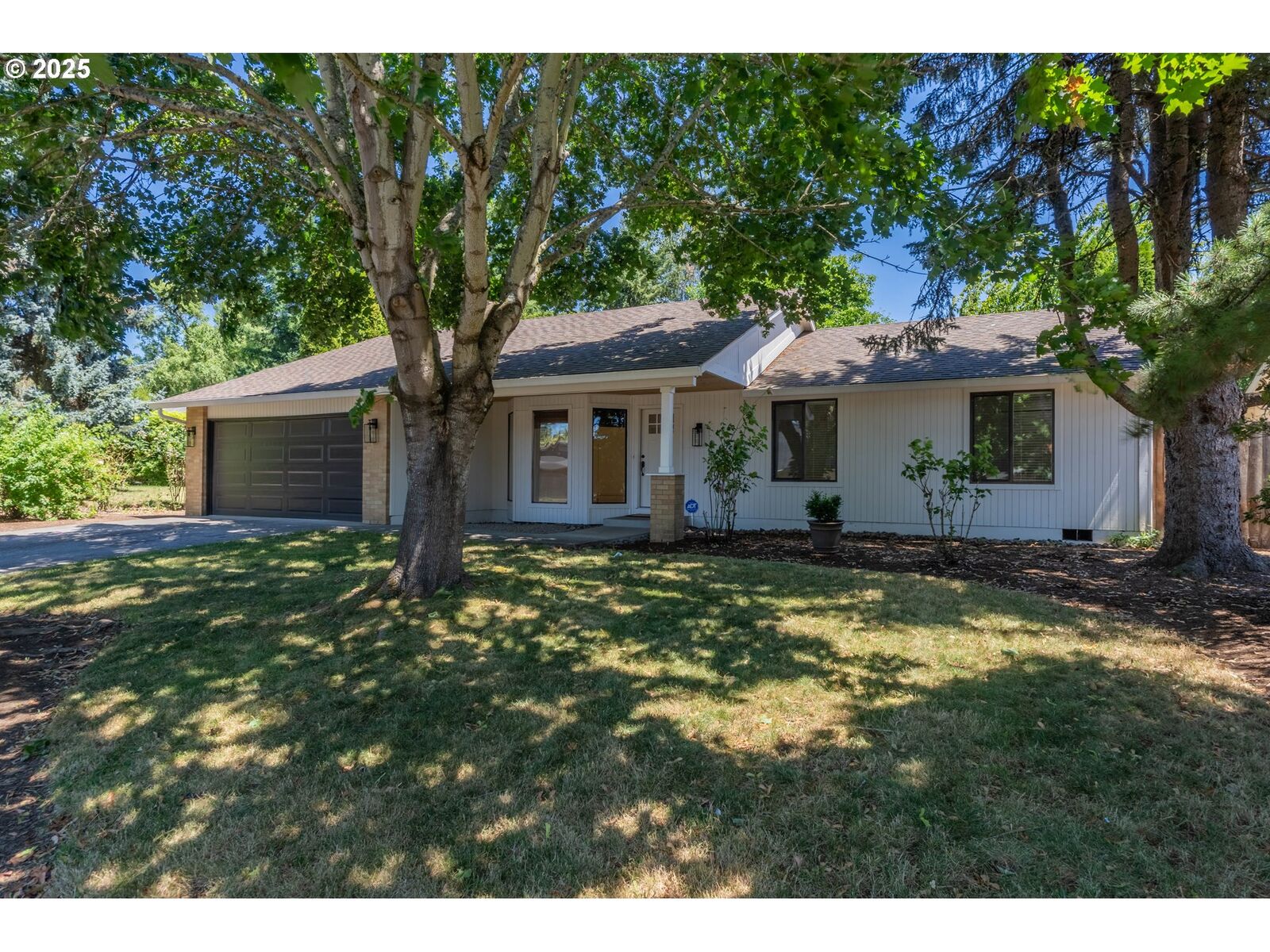 Property Photo: 10405 NW 24th Ave WA 98685