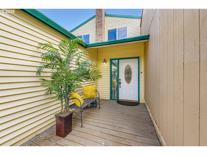 Property Photo: 2653 SW 18th Pl OR 97080
