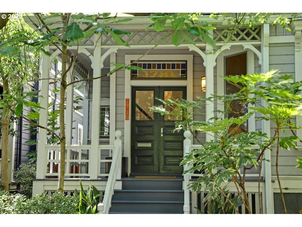 Property Photo: 1710 NW Hoyt St OR 97209