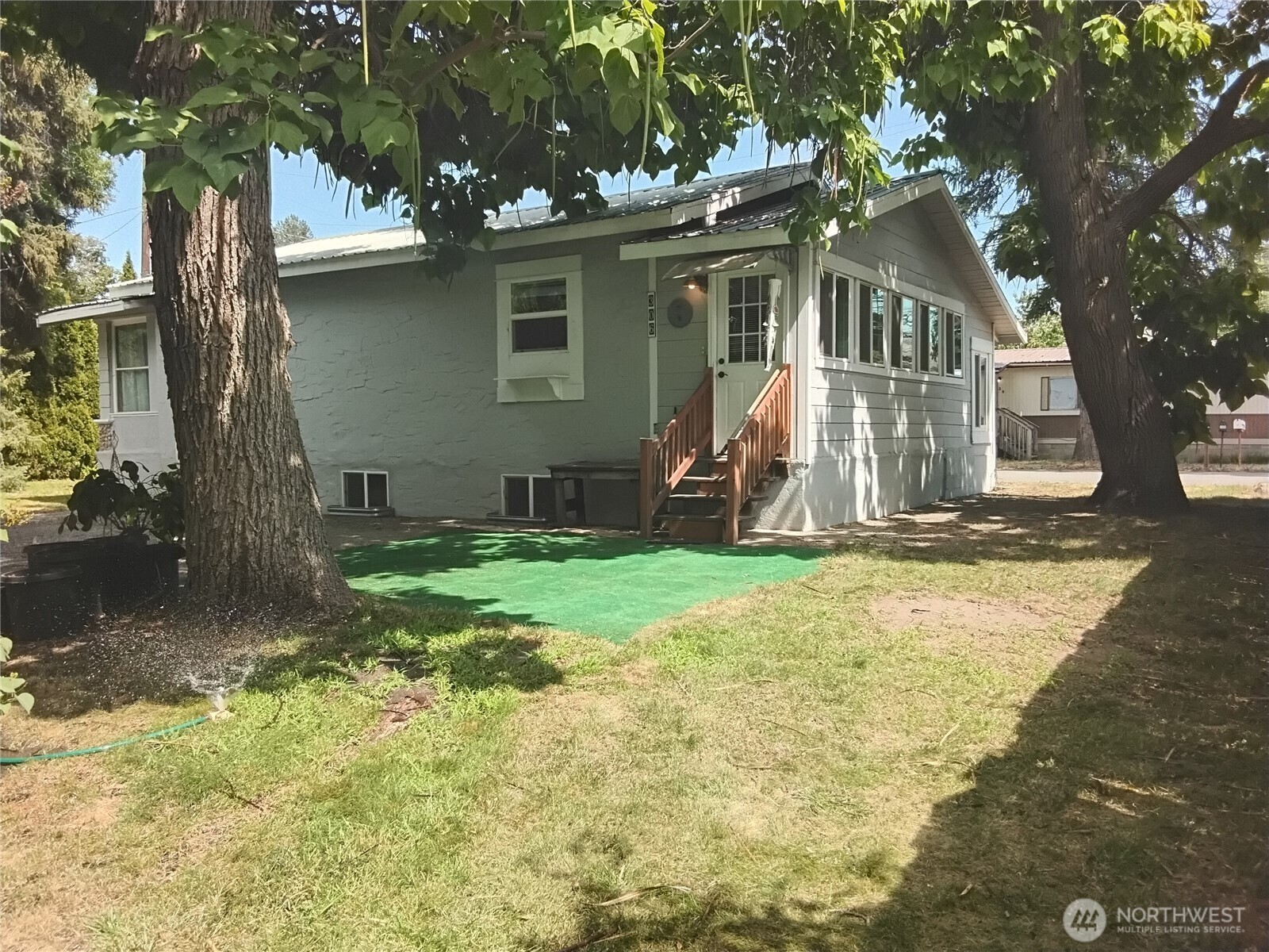 Property Photo: 306 Henderson Way E WA 98855