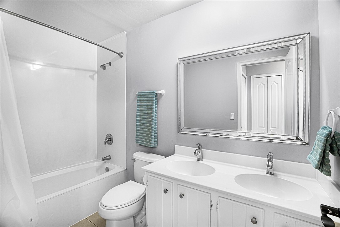 Property Photo: 1901 Indian River Boulevard 202D FL 32960