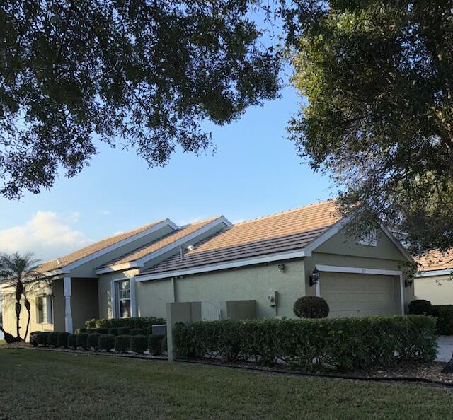 Property Photo: 125 Lancaster Way FL 33414