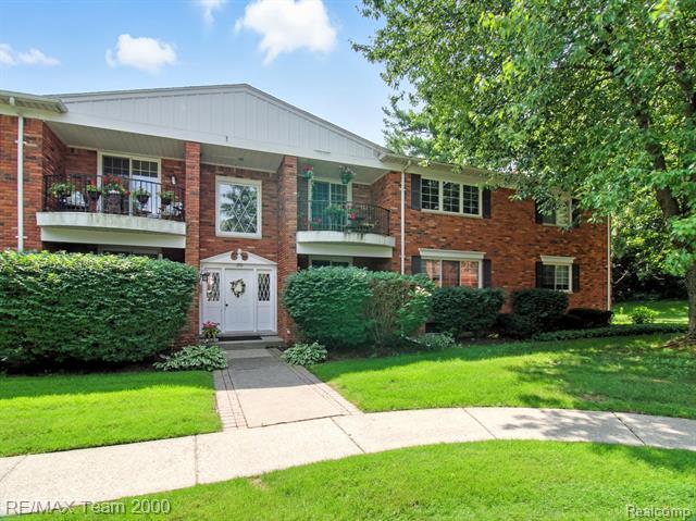 1711 Huntingwood Lane  Bloomfield Hills MI 48304 photo