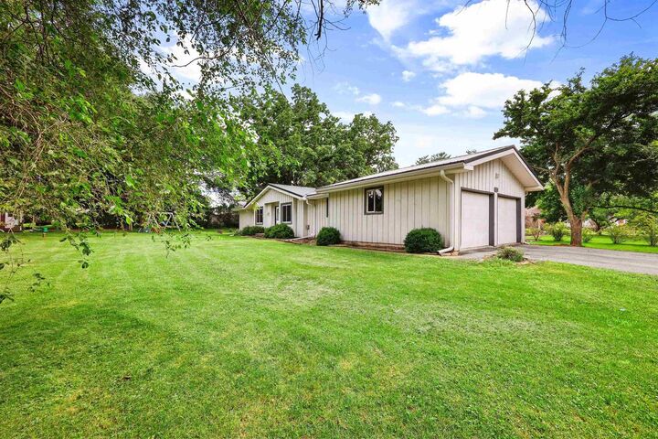 Property Photo:  2730 Westchester Circle  WI 53589 