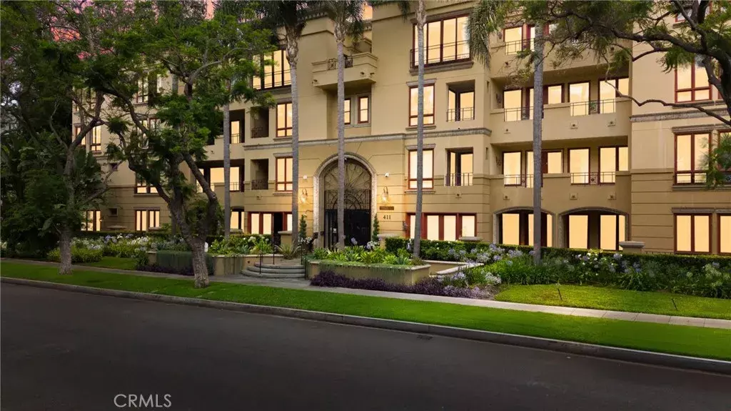 411 N Oakhurst Drive 201  Beverly Hills CA 90210 photo