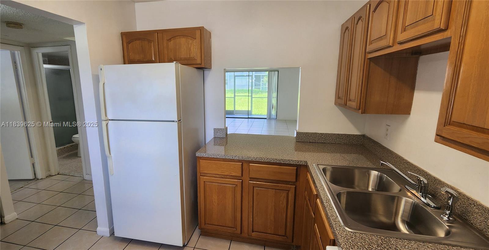 Property Photo: 7321 NW 85th St 102 FL 33321