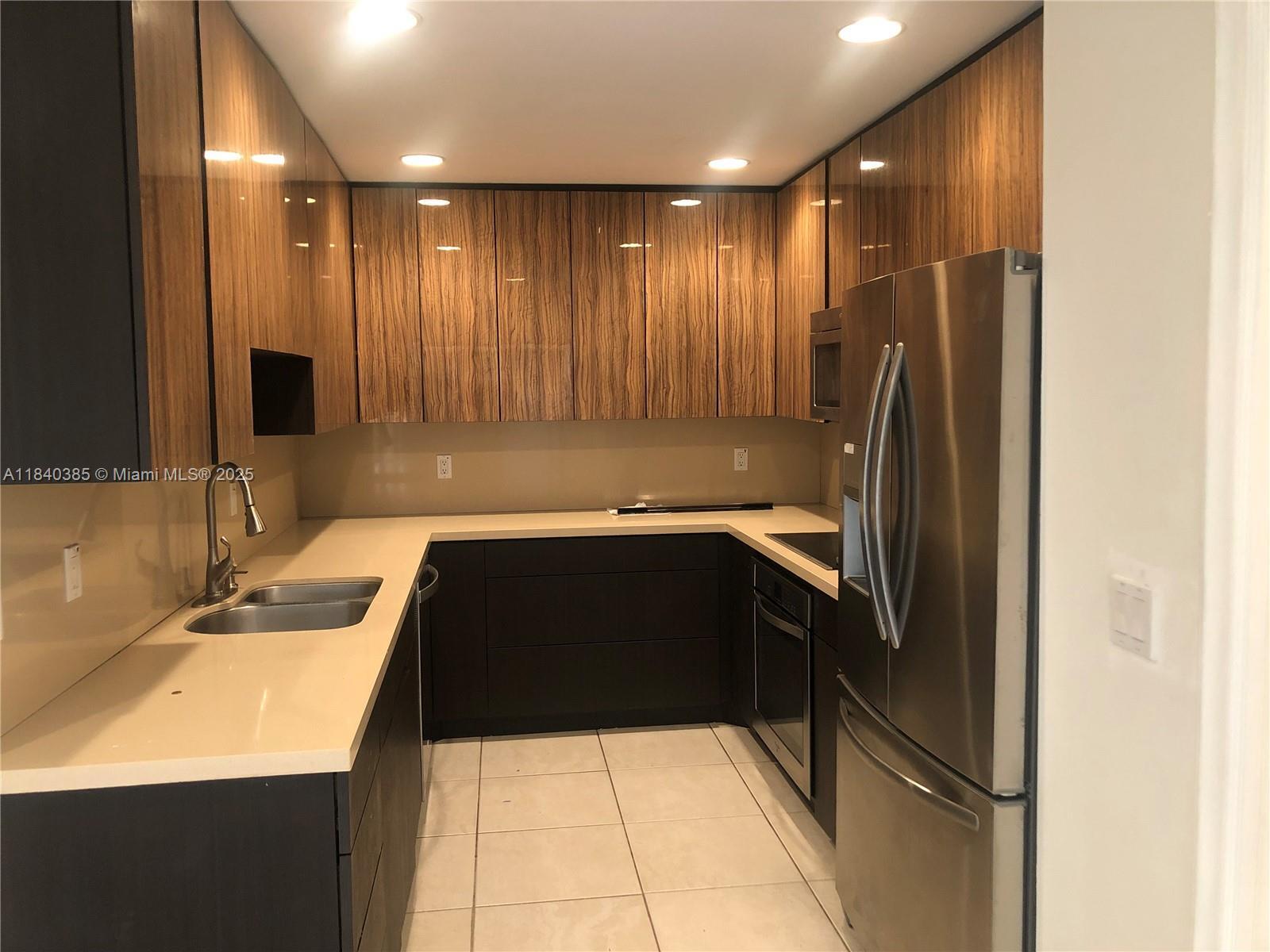 Property Photo: 8563 SW 114th Ct FL 33173