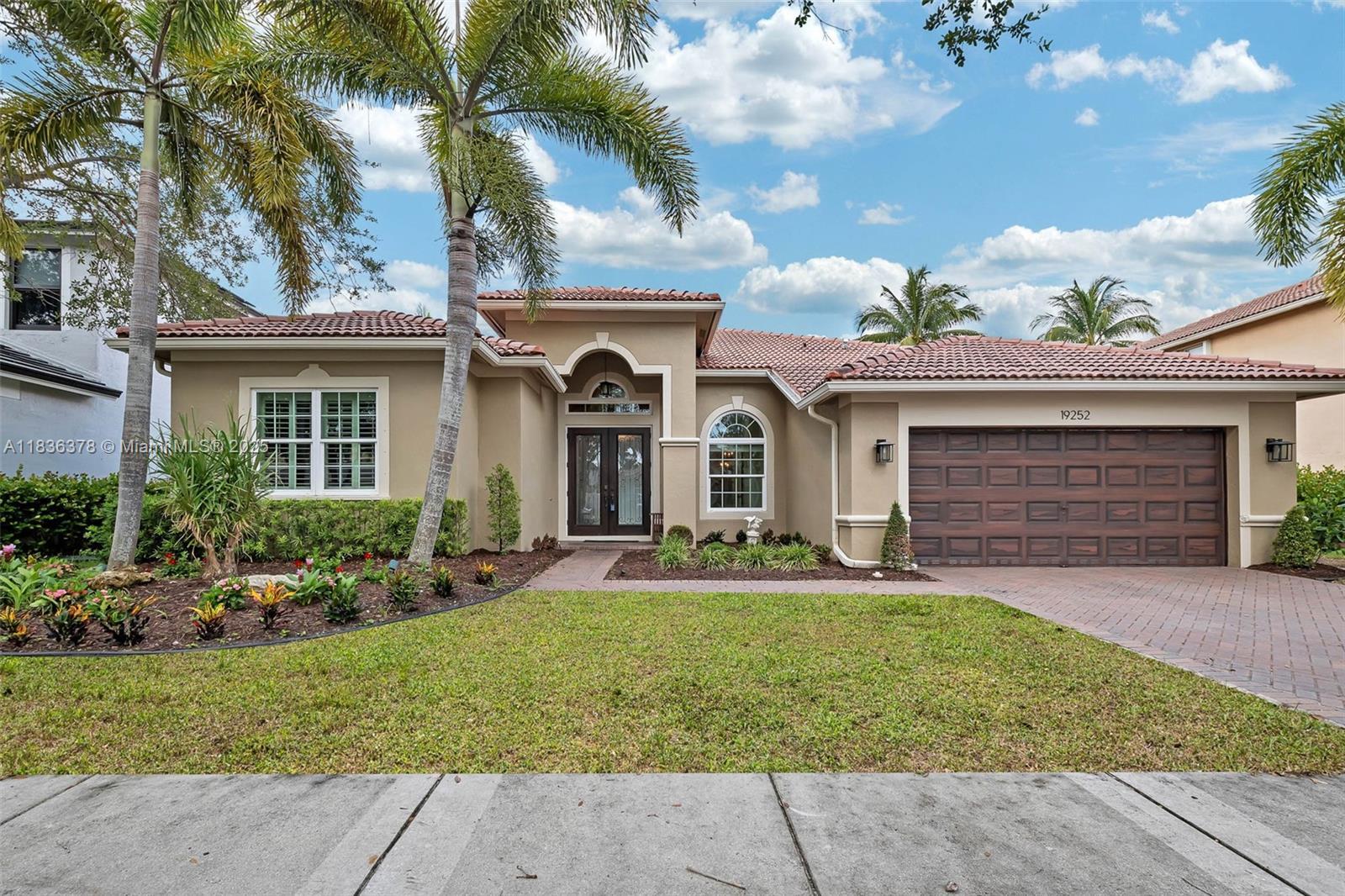 19252 N Hibiscus St  Weston FL 33332 photo