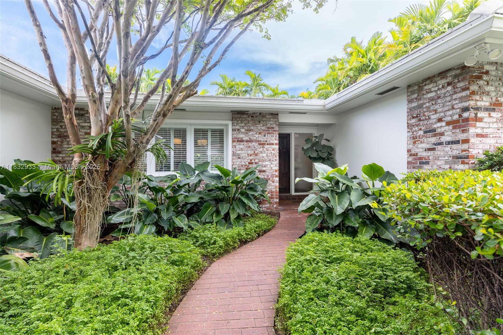 Property Photo: 6915 Barquera St FL 33146