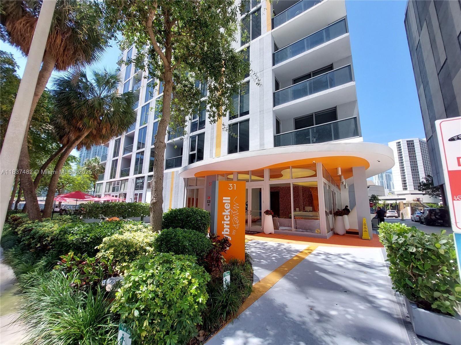 Property Photo: 31 SE 6th St 403 FL 33131