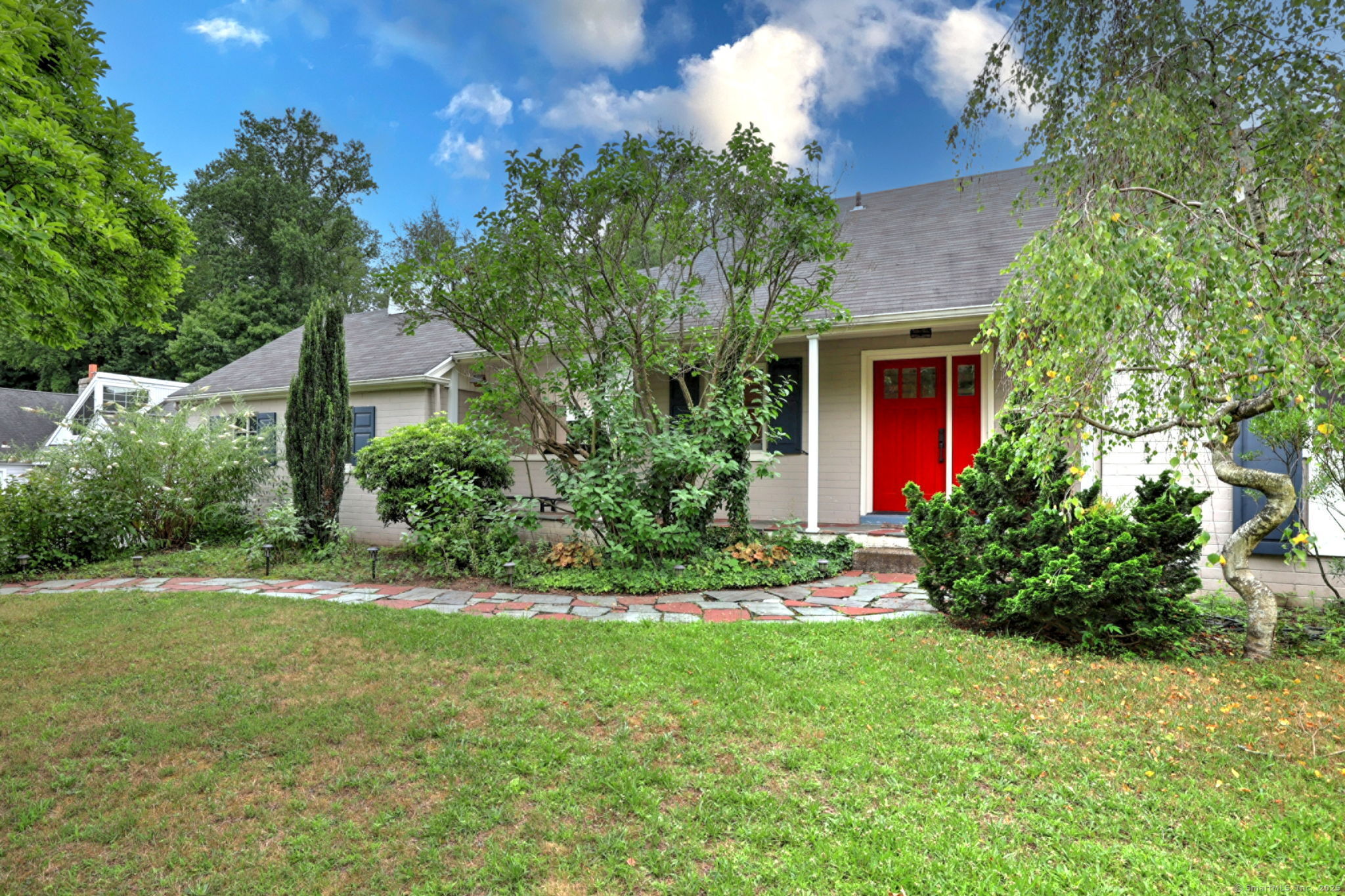 Property Photo: 90 Edgewood Way CT 06515