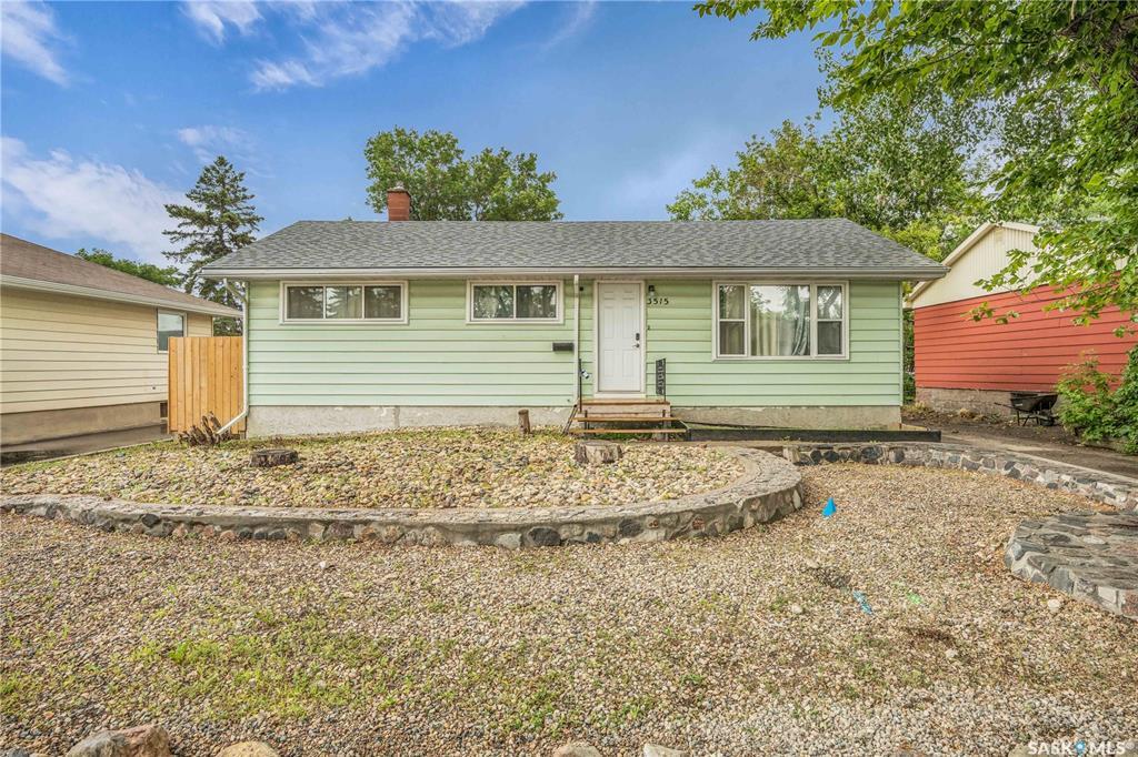 Photo de la propriété: 3515 Lang Avenue SK S4R 3V3