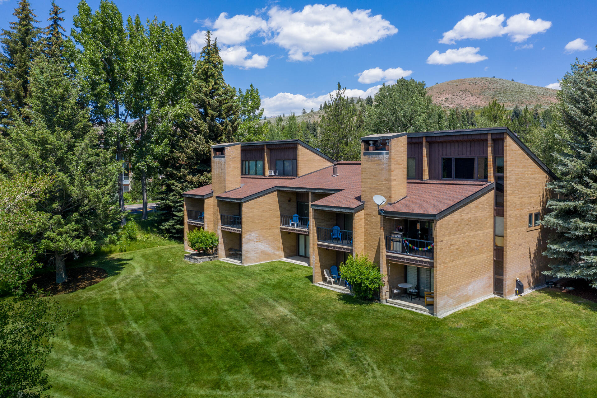 Property Photo: 127 Saddle Rd D7 ID 83340