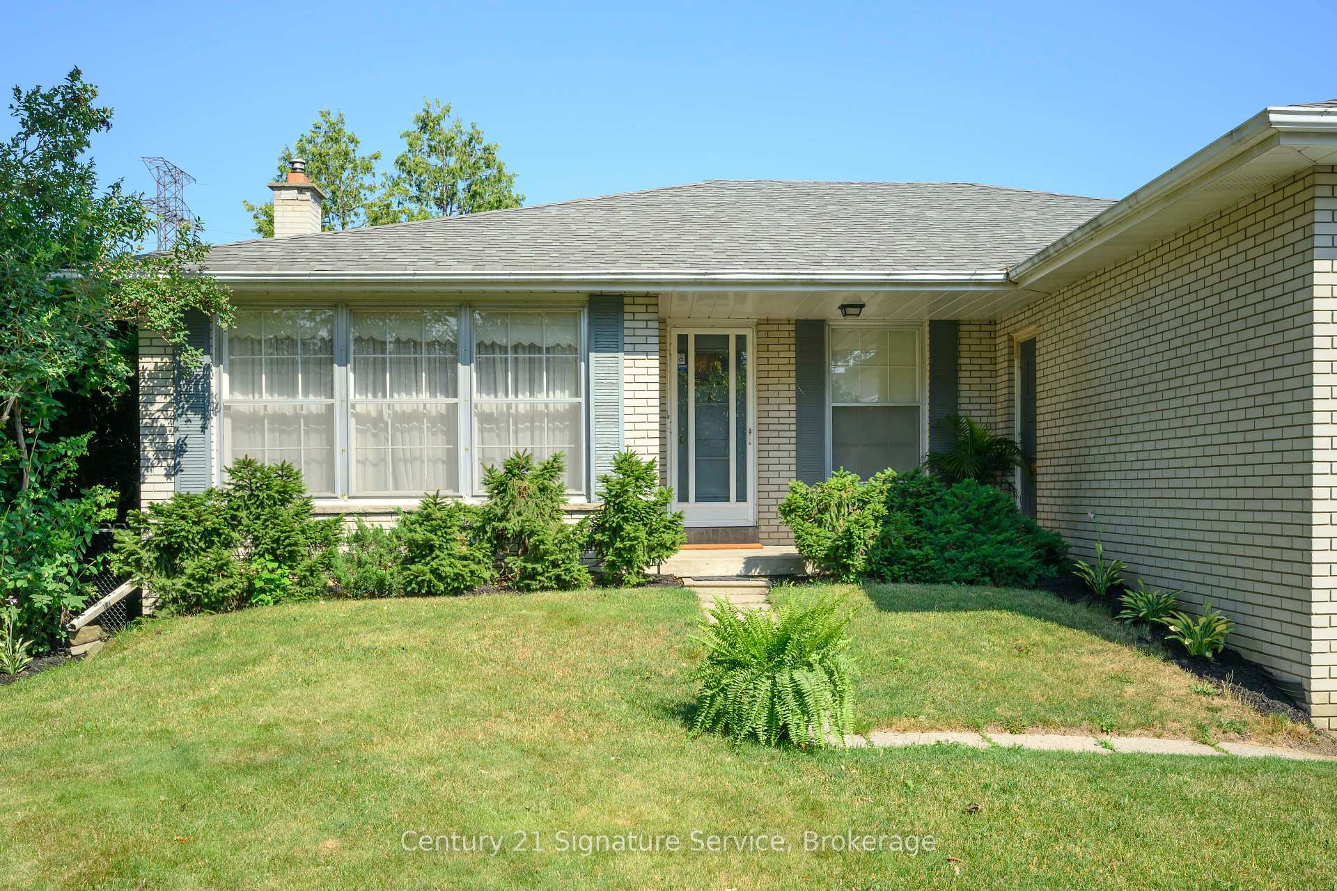 Property Photo: 1447 Venta Avenue ON L4X 1C9