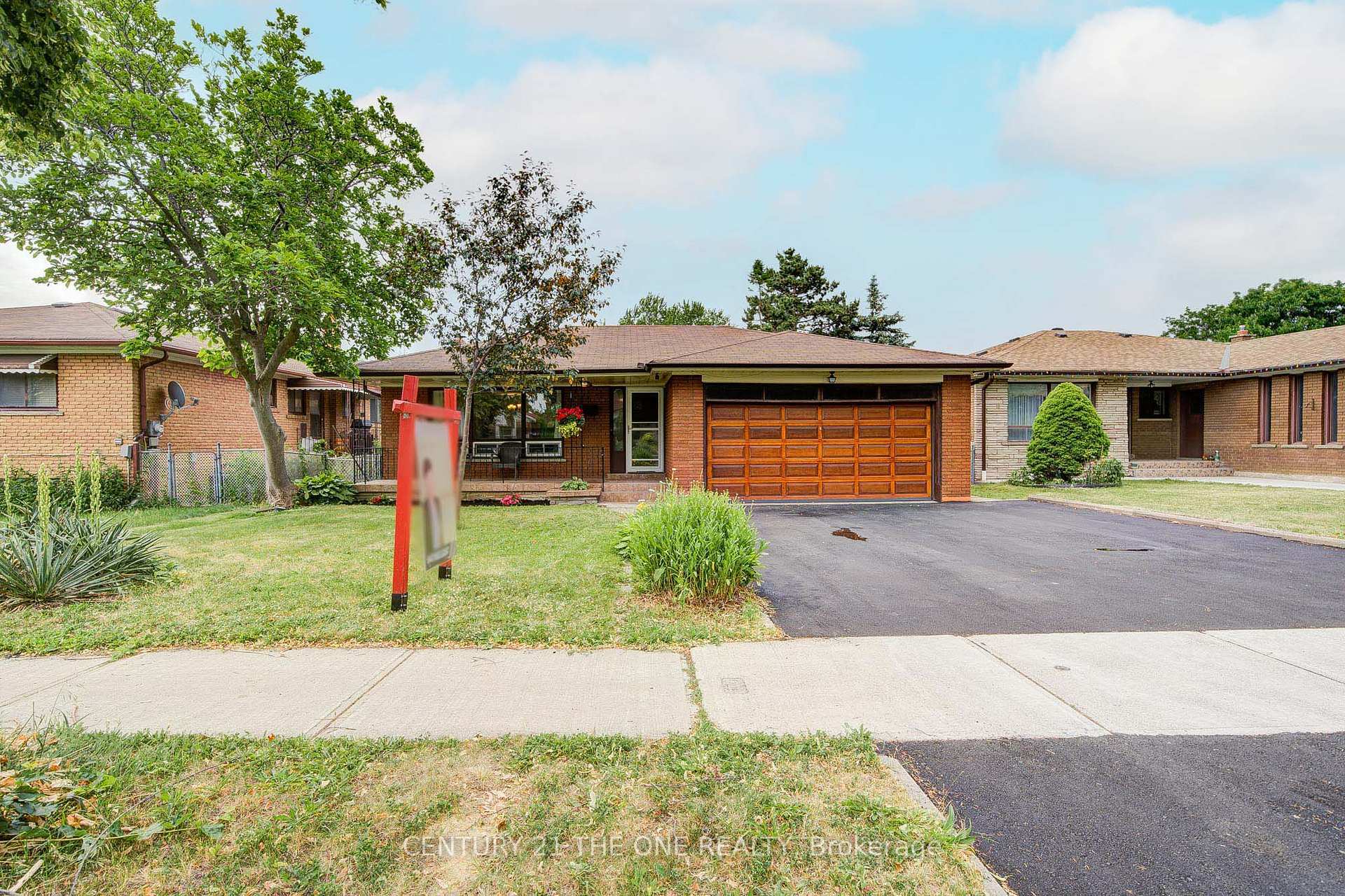 103 Margaret Avenue  Toronto ON M2J 4C4 photo