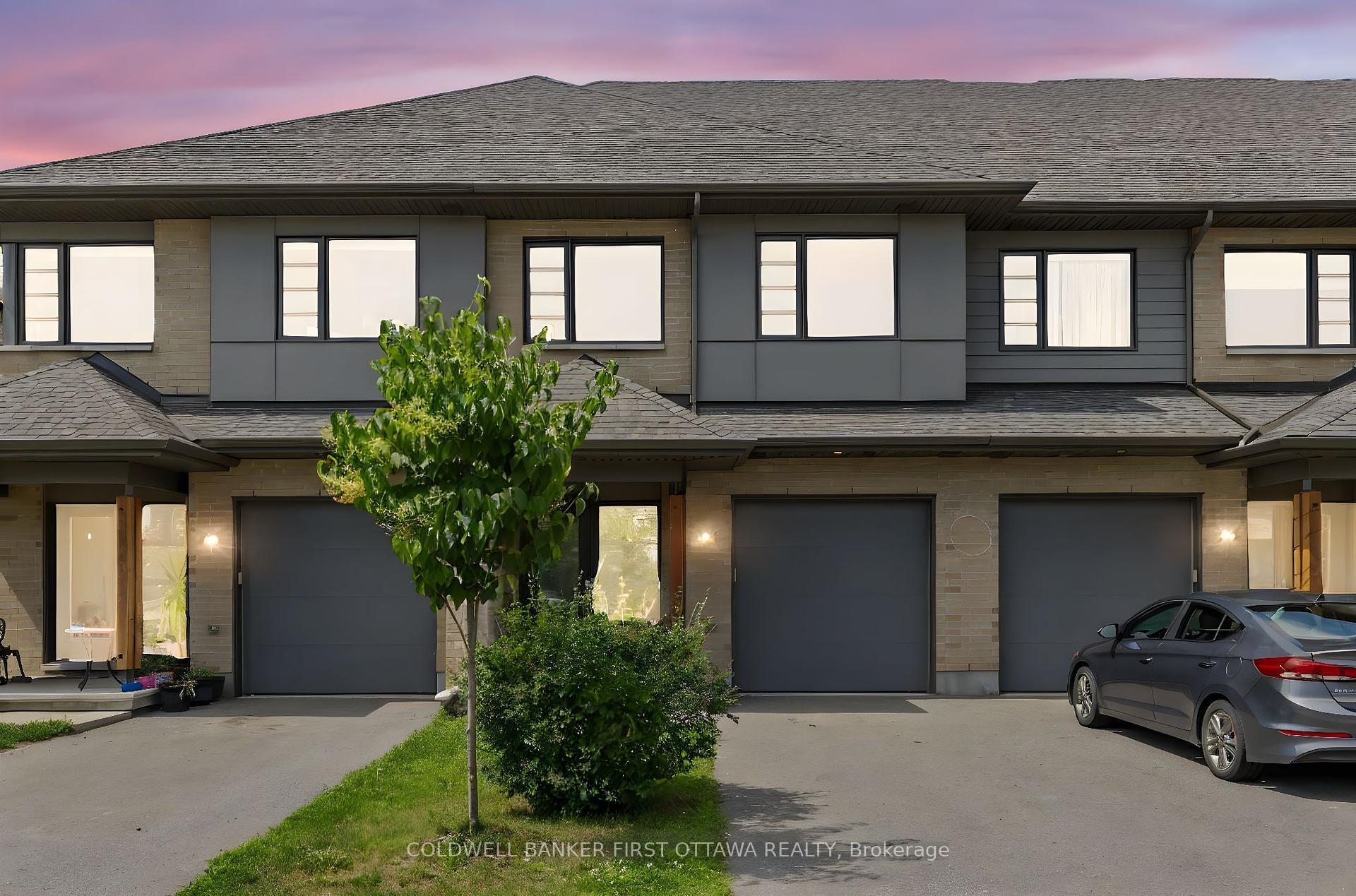 Property Photo: 821 Quartet Avenue ON K1X 0C4