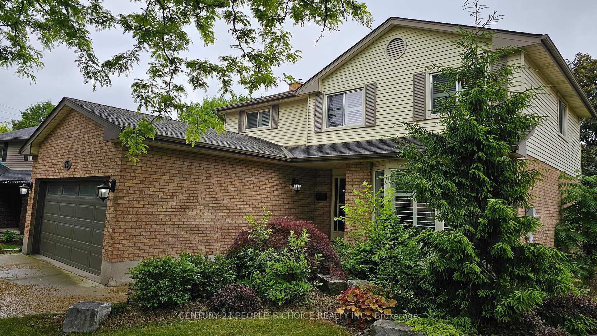 Photo de la propriété: 15 Birchlawn Avenue ON N1S 4S1