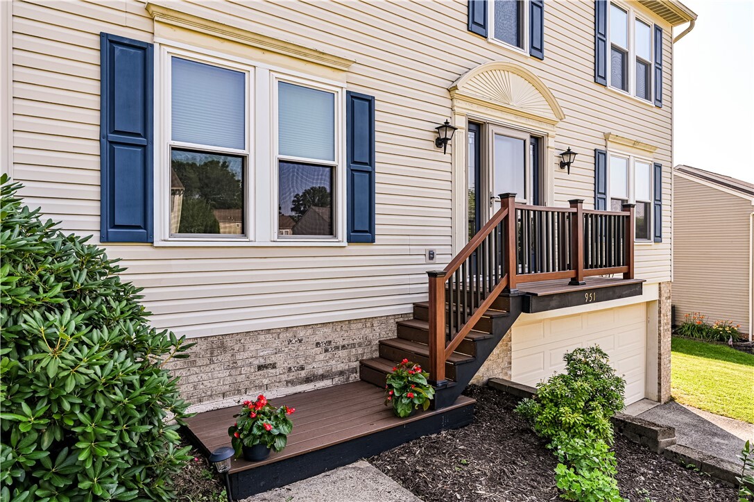 Property Photo: 951 Castlegate Cir PA 15601