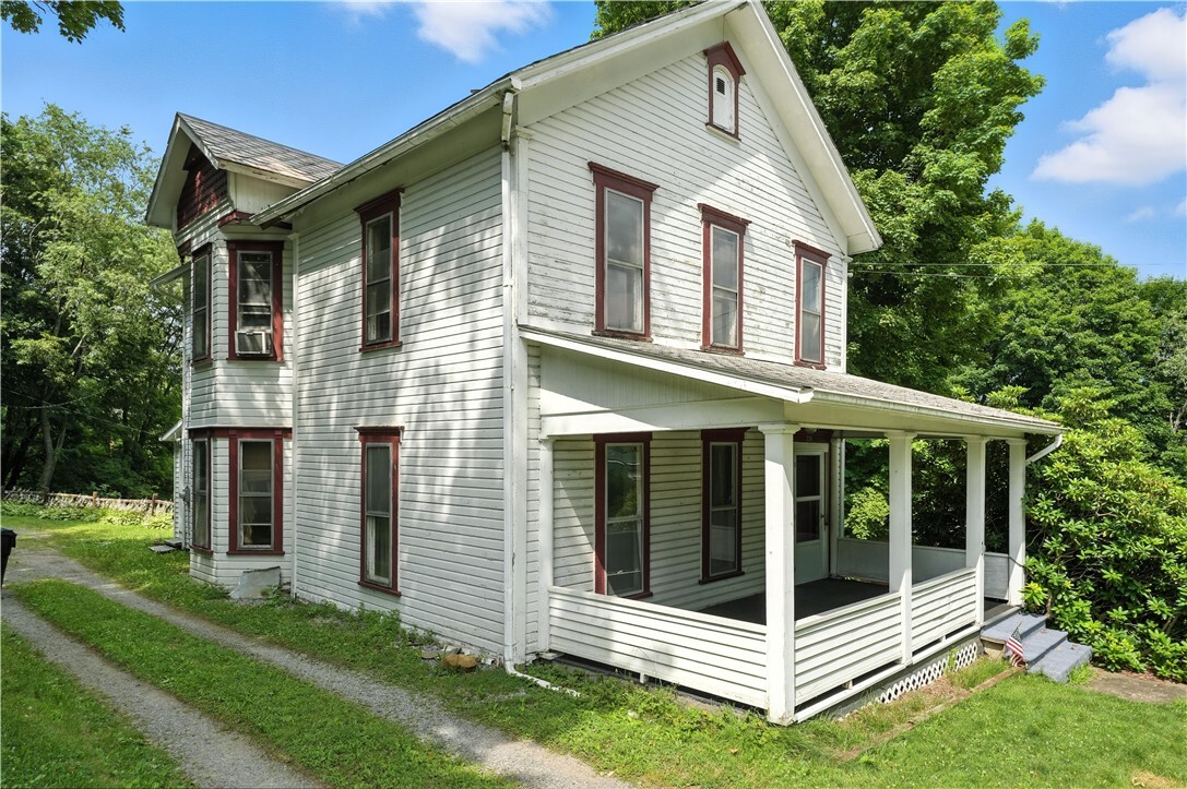 Property Photo: 339 E Market St PA 16137