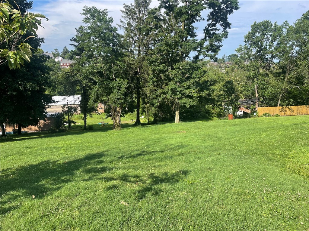 Property Photo: 33 Orchard Ln. PA 15063