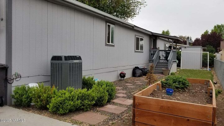 Property Photo:  7610 W Nob Hill Blvd Blvd 196  WA 98908 