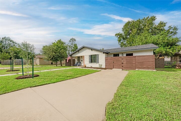 Property Photo:  1607 Sweetbriar Avenue  TX 78723 