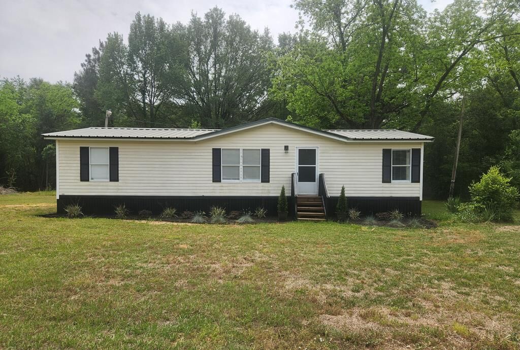 Property Photo:  2610 North Ave  GA 31707 